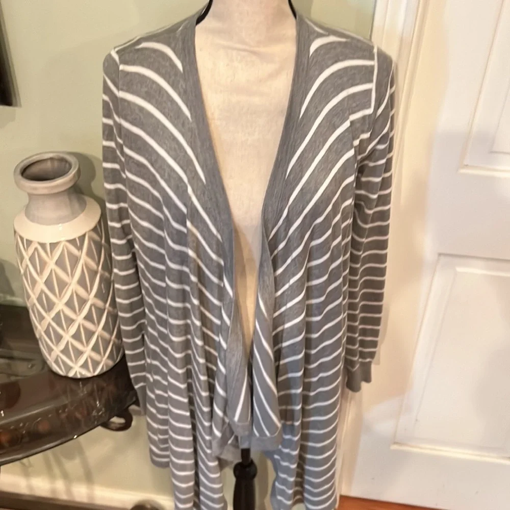 Bajee Collection open Sweater - Picture 2 of 12